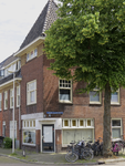 908674 Gezicht op het winkelhoekpand Jacob Simonsz. de Rijkstraat 7 te Utrecht, met links de Blois van Treslongstraat. ...